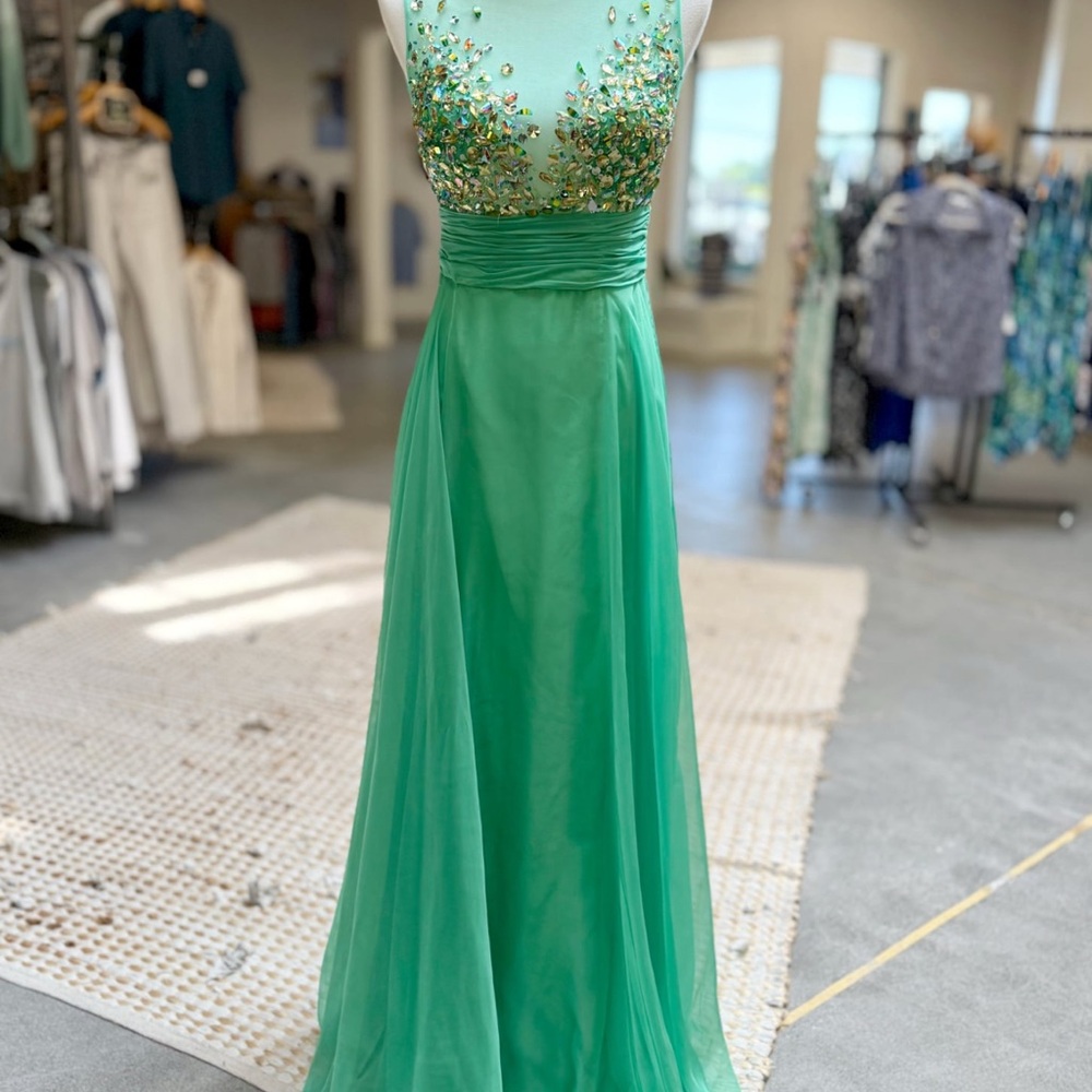 Chic Green Embellished Prom Dress